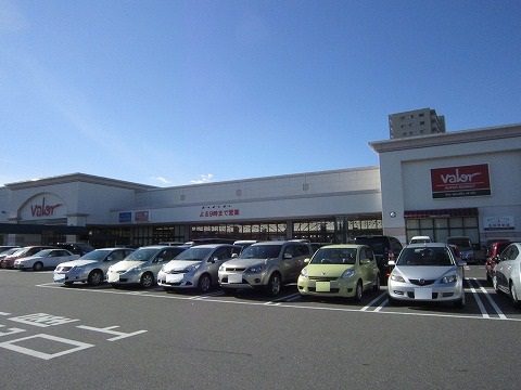 Supermarket. 434m to Barrow Anjo store (Super)