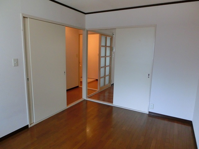 Other room space. Western style room 6 Pledge