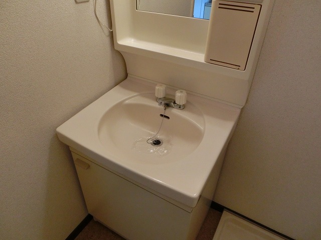 Other Equipment. Independent wash basin