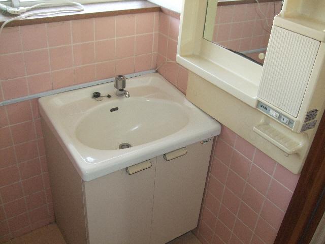 Washroom. Isomorphic type