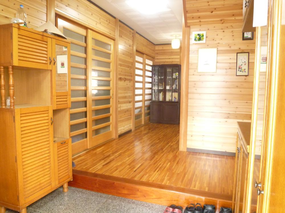 Entrance. Local (June 2013) Shooting