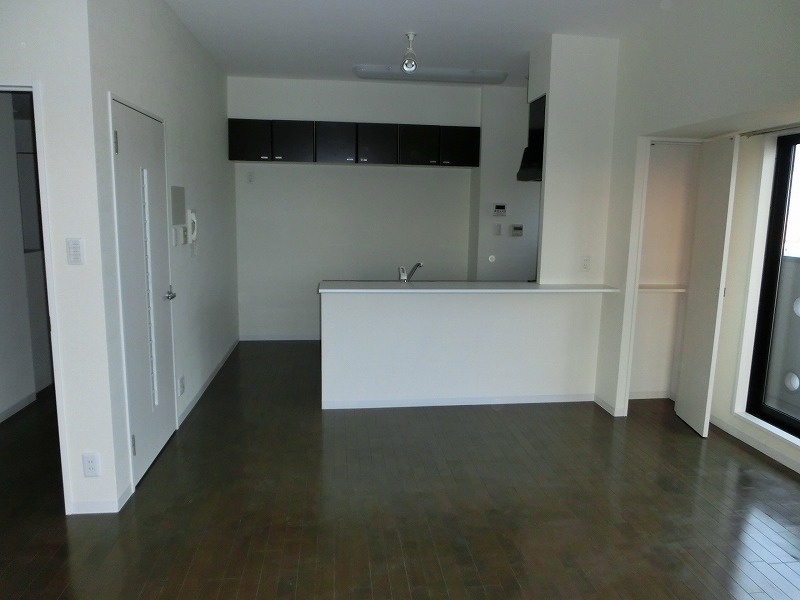 Living and room. 18.5 Pledge