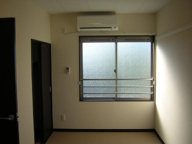 Living and room. Isomorphic type