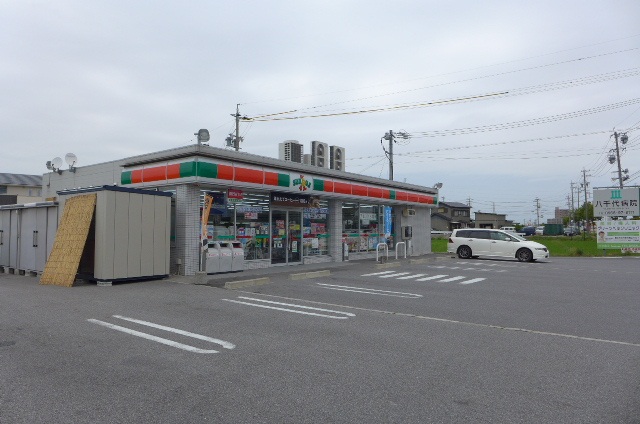 Convenience store. 384m until Thanksgiving (convenience store)
