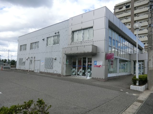 Bank. Okazakishin'yokinko 780m to the south Anjo Branch (Bank)
