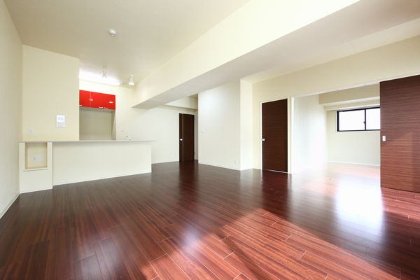 Living and room. About 23 Pledge of spacious LDK. South-facing sunny.