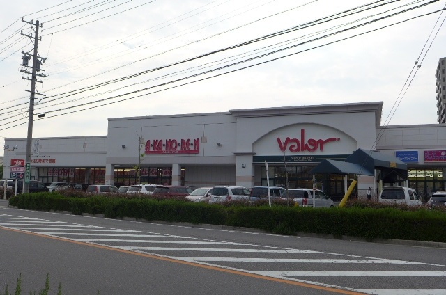 Supermarket. 300m to Barrow (super)