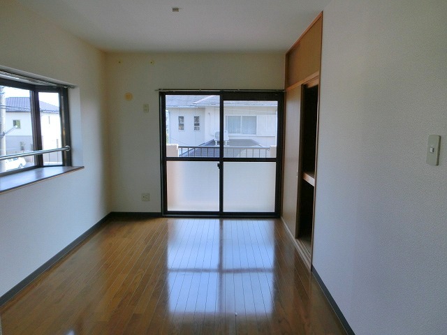Living and room. living 11.5 Pledge