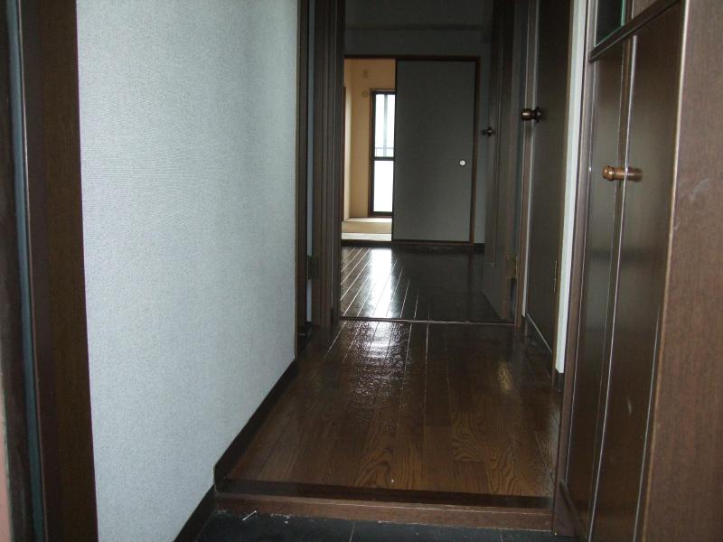 Entrance. Isomorphic type