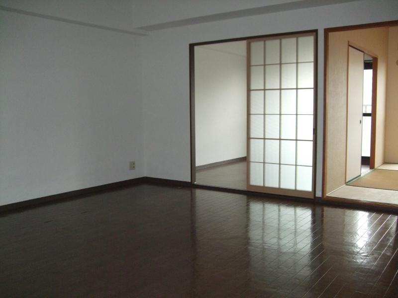 Living and room. Isomorphic type