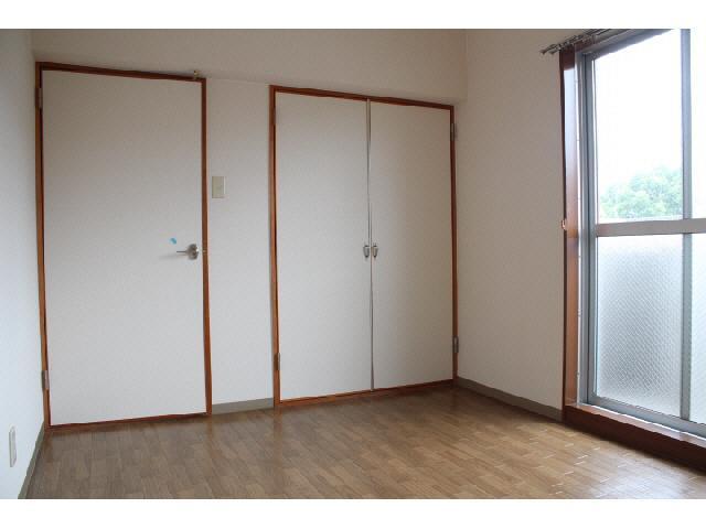 Other room space. Isomorphic type