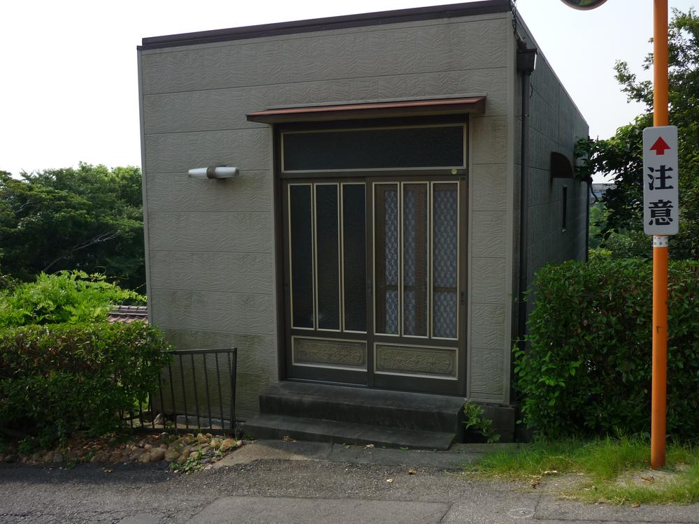 Other local. Outbuilding Steel flat roof on stilts 2-story In-Home 63.68 sq m  1979 October Built