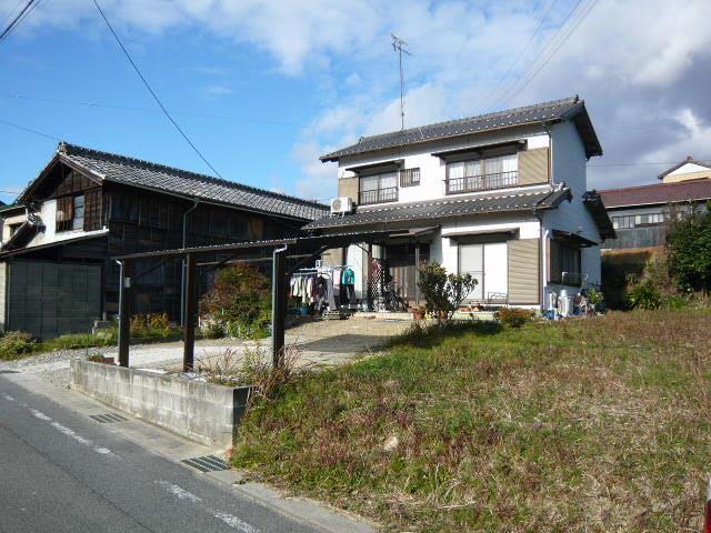 Local photos, including front road. Local (12 May 2013) Shooting