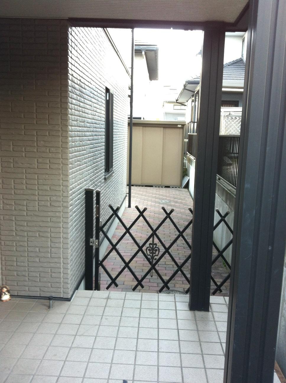 Entrance. Local (12 May 2013) Shooting