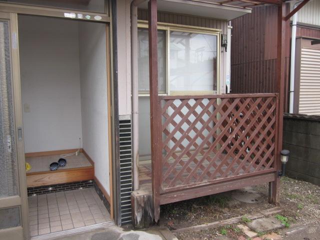 Entrance. Local (12 May 2013) Shooting