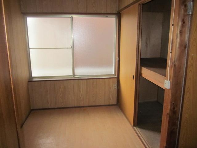 Non-living room. Indoor (12 May 2013) Shooting