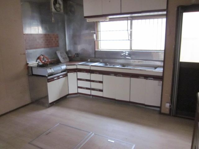 Kitchen. Indoor (12 May 2013) Shooting