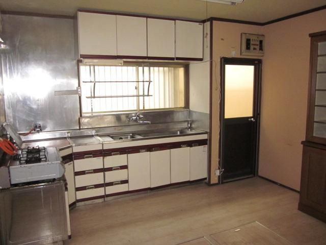 Kitchen. Indoor (12 May 2013) Shooting