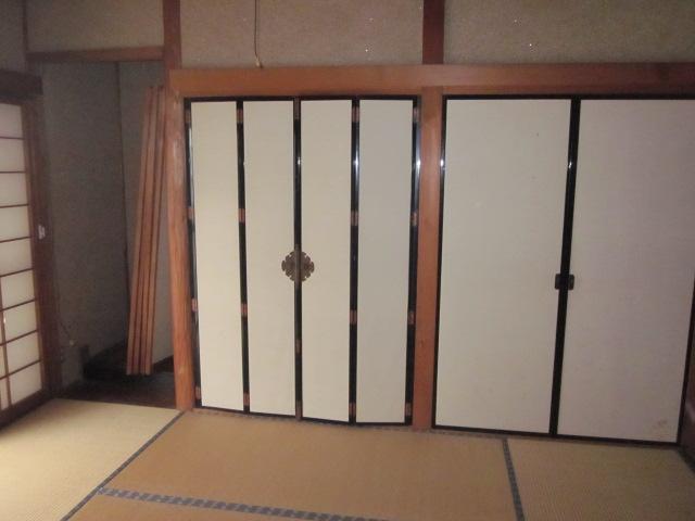 Non-living room. Indoor (12 May 2013) Shooting