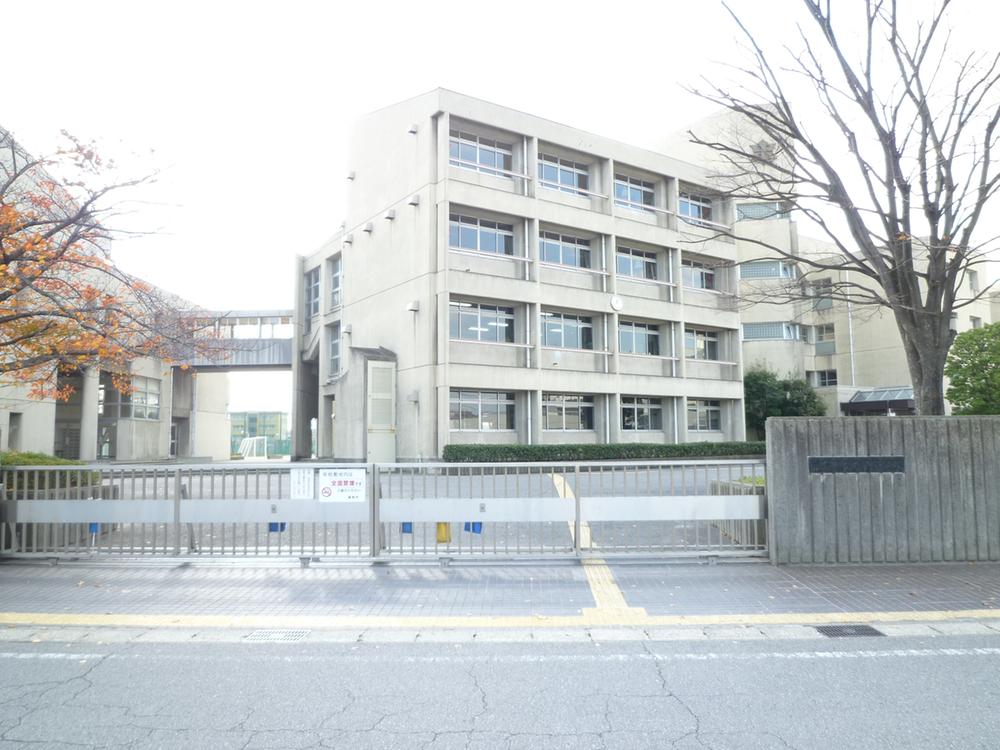 Junior high school. Hekinan 530m to stand center junior high school