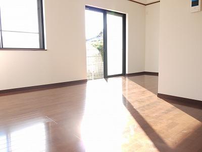 Living. Anyway, sunny and bright living good.