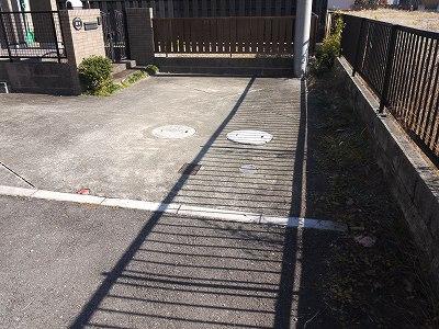 Parking lot. Parking two Allowed (depending on the model)