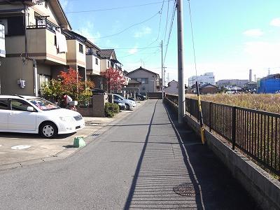 Local photos, including front road. Local (11 May 2013) Shooting