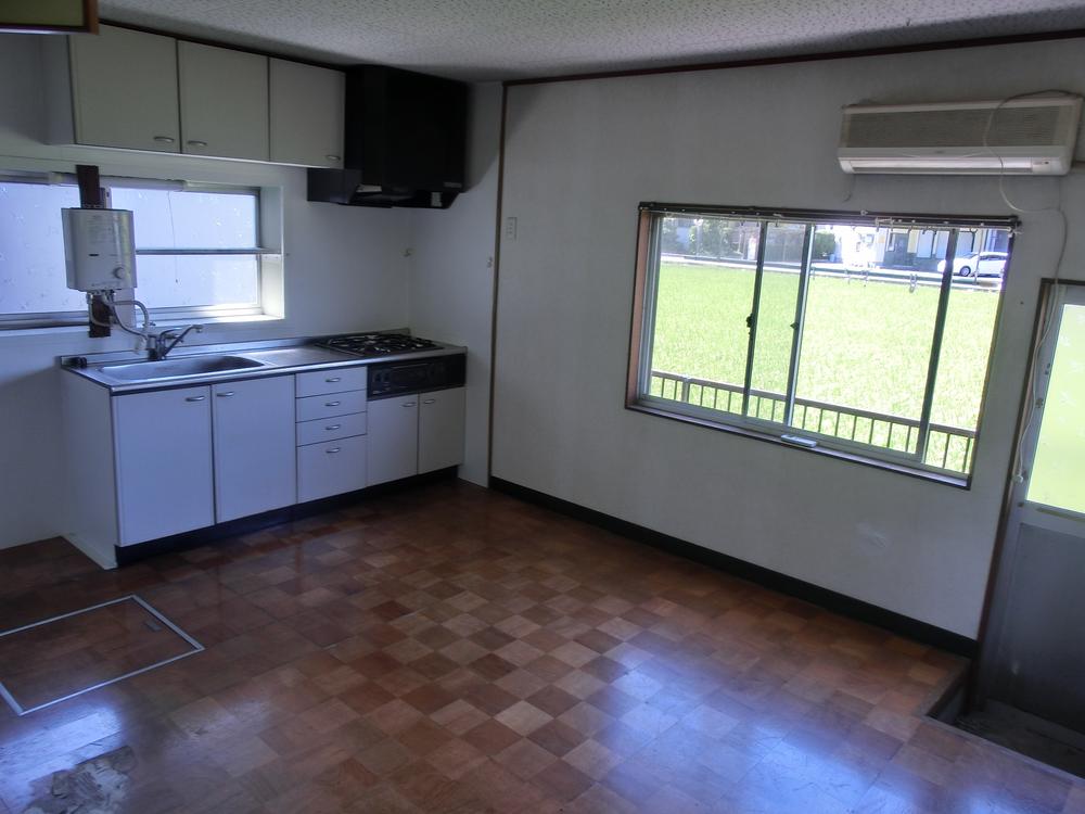 Kitchen. Local (September 2013) shooting month) Shooting