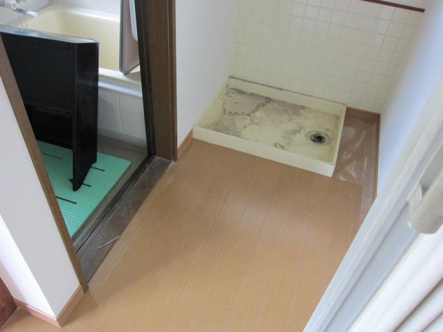 Wash basin, toilet. Local (October 11, 2013) Shooting