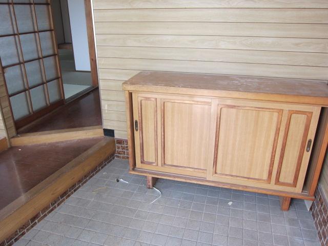 Entrance. Local (October 11, 2013) Shooting