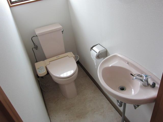 Toilet. Local (October 11, 2013) Shooting