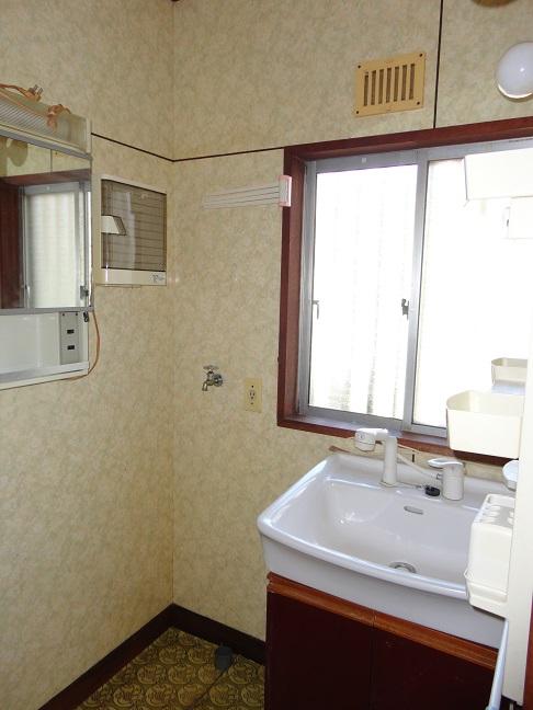 Wash basin, toilet. Indoor (10 May 2013) Shooting