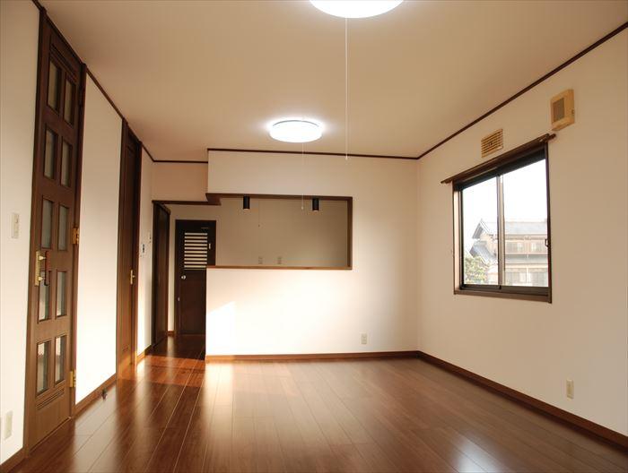 Living. Spacious living