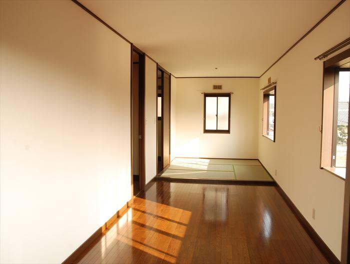 Non-living room. 2F is the east side Western-style.