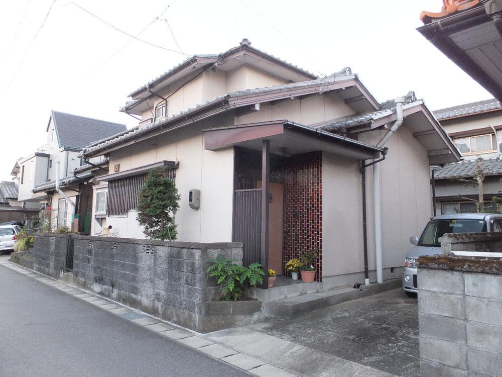 Local appearance photo. Local (11 May 2012) shooting