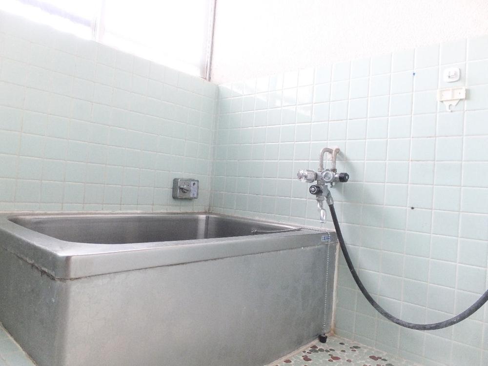 Bathroom. Indoor (January 2013) Shooting