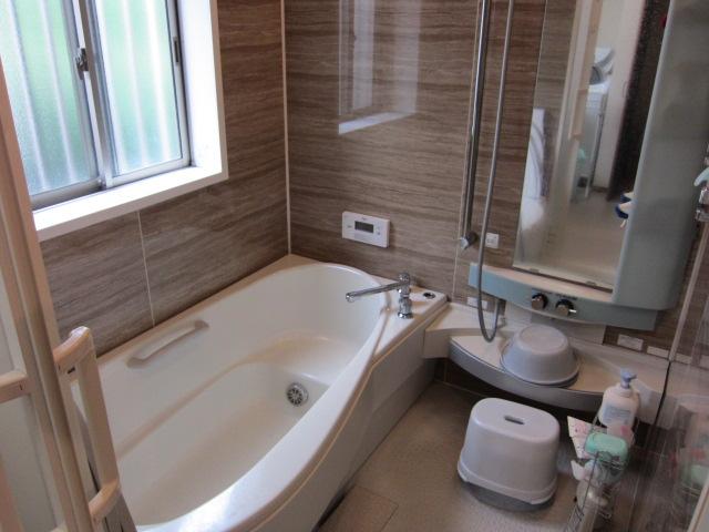 Bathroom. Local (September 23, 2013) Shooting