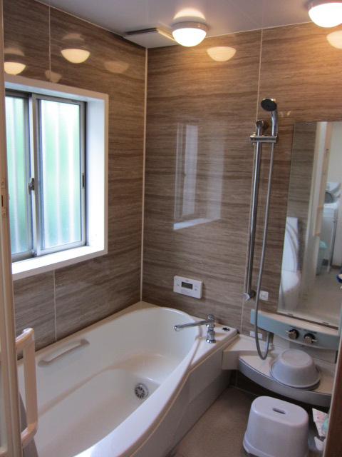 Bathroom. Local (September 23, 2013) Shooting