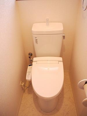 Toilet. Indoor (12 May 2013) Shooting