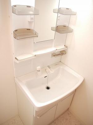 Wash basin, toilet. Indoor (12 May 2013) Shooting