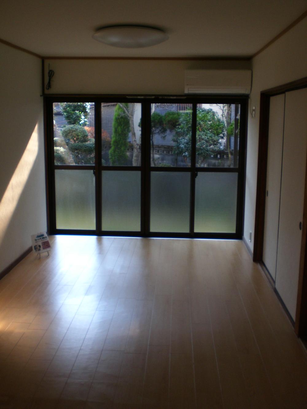 Living. Spacious living room