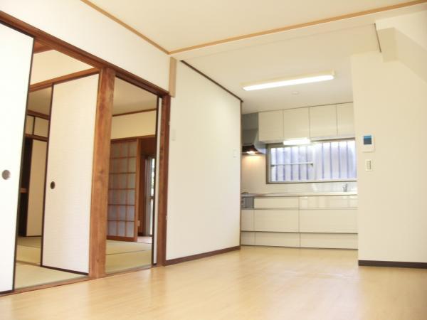 Living. LDK, We have cross-re-covering.