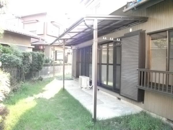 Local appearance photo. On the south side garden, You can leisurely enjoy the season of the move instead.