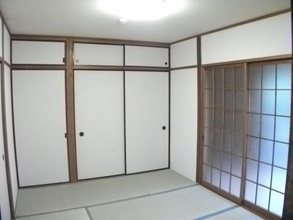 Non-living room. There are Hiroen in the back, You can leisurely.