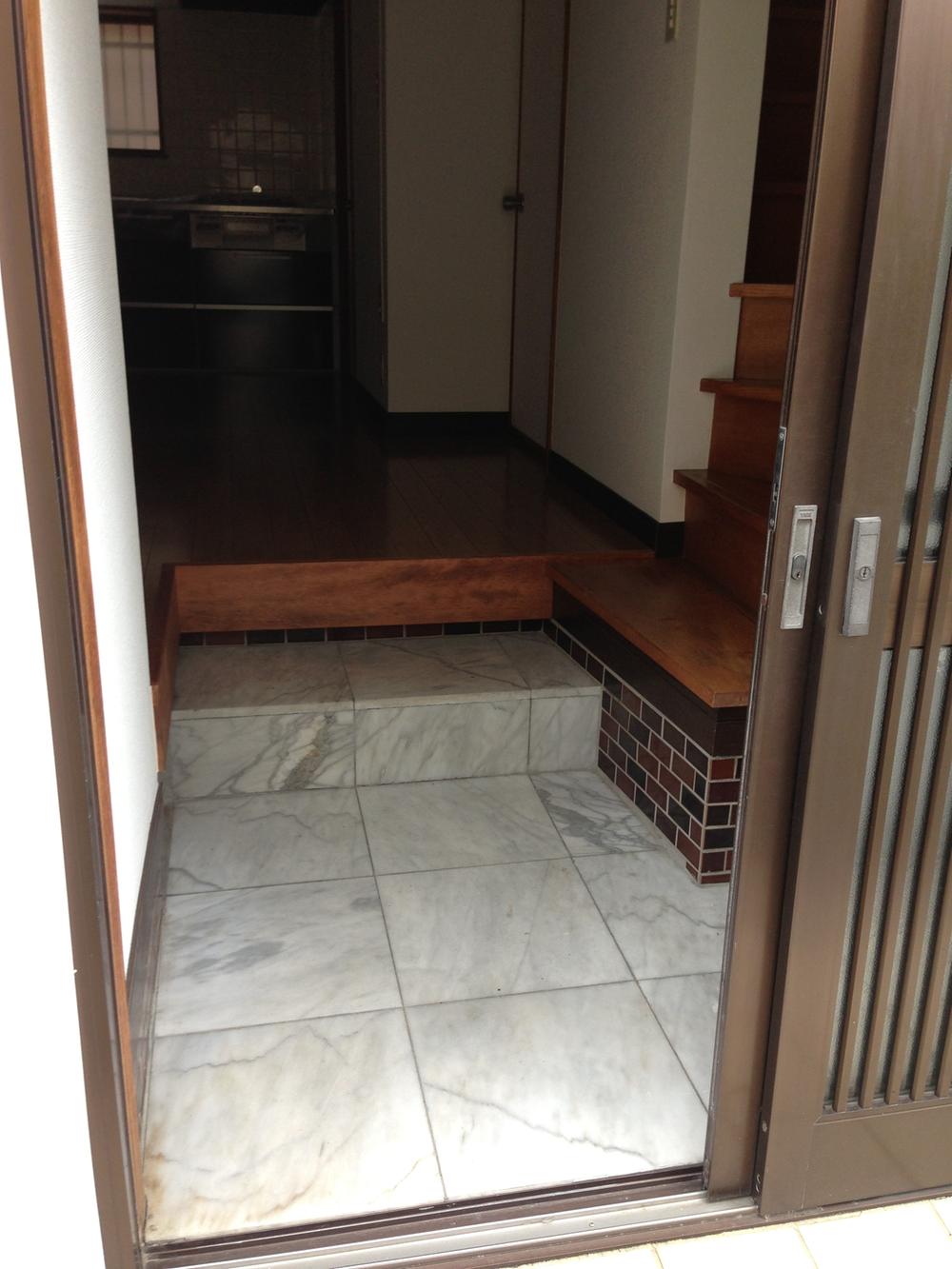 Entrance. Local (September 2013) Shooting