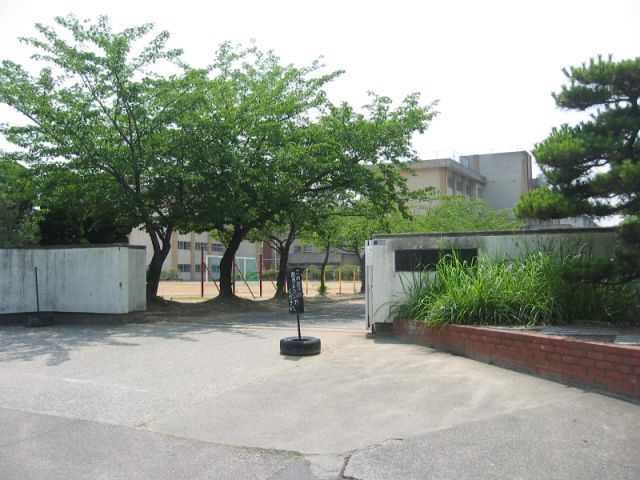 Primary school. Municipal Takamido up to elementary school (elementary school) 1100m