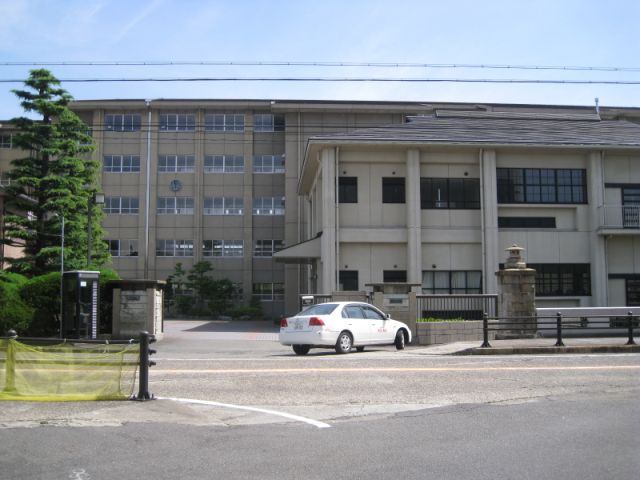 Junior high school. Municipal Inazawa until junior high school (junior high school) 460m
