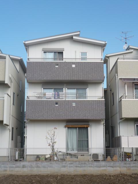 Other local. South appearance. Garden on the south side, Good is per yang!