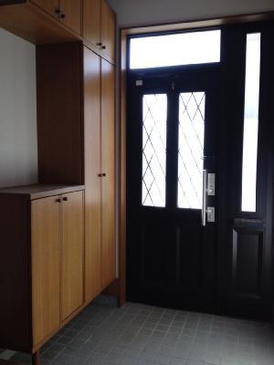 Entrance. Local (11 May 2013) Shooting