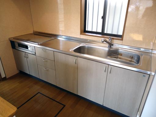 Kitchen. All-electric housing Stove is IH